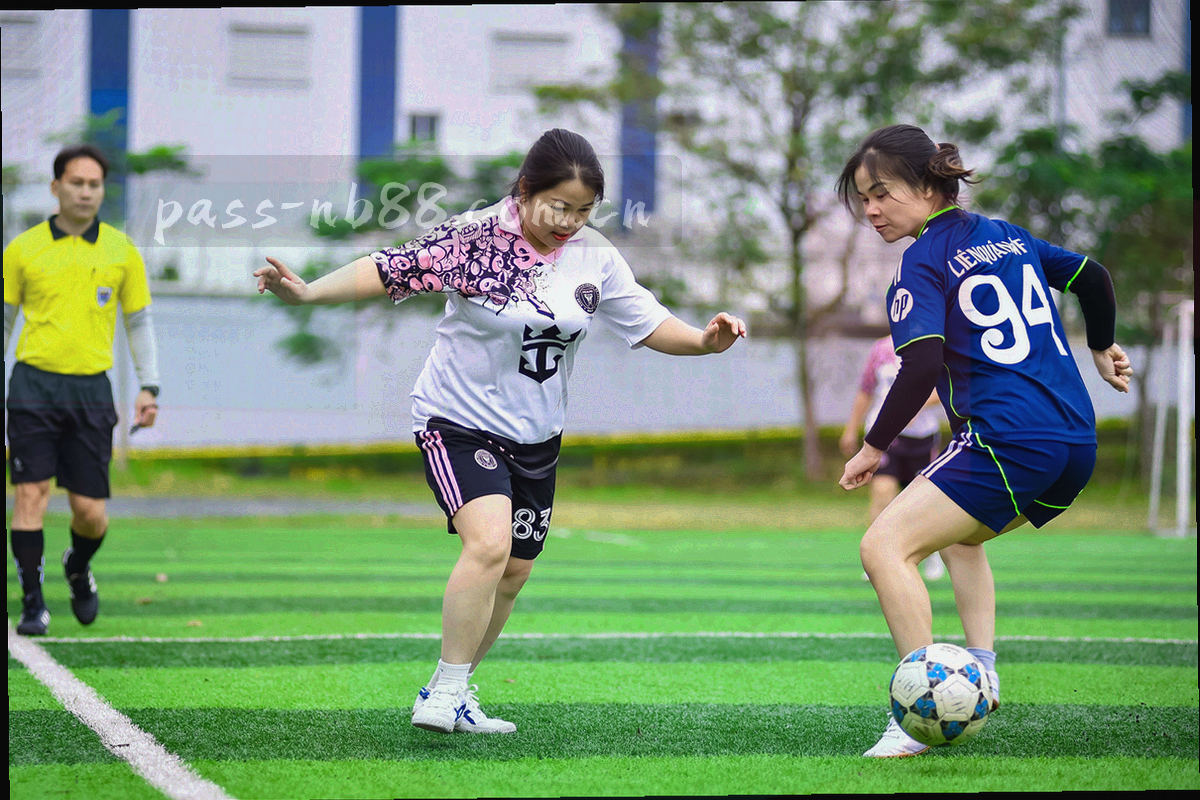 以横轴表现的每日服务时段示意图，9 时至 21 时区间被高亮标出